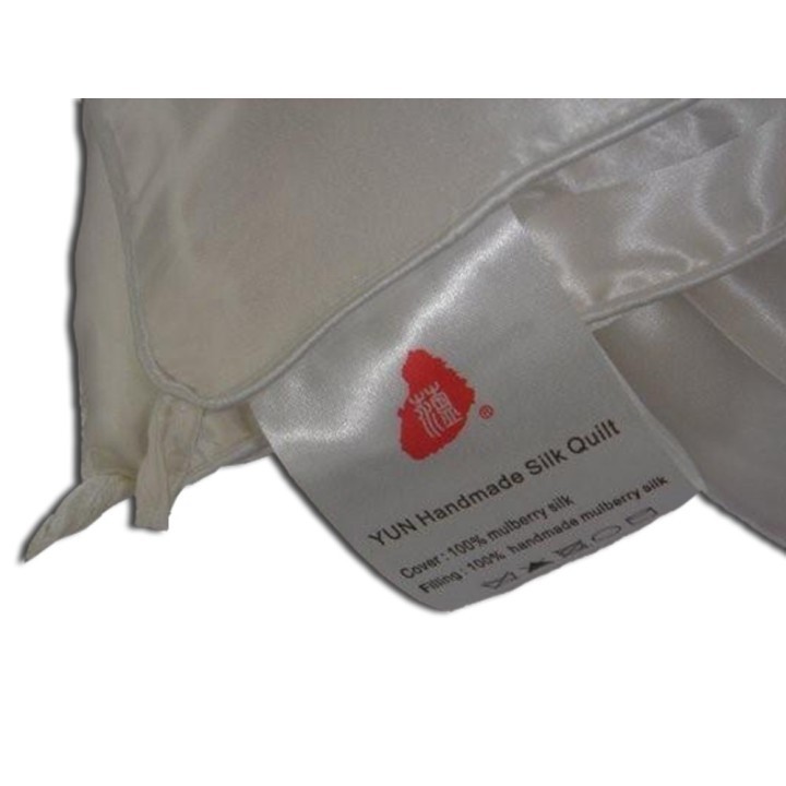 YUN zijden dekbed de luxe - lusjes in de hoeken maken het mogelijk het dekbed in het dekbedovertrek vast te zetten
