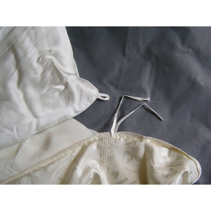 Shengkun zijden (all year) dekbed - lusjes in de hoeken maken het mogelijk de zijden dekbedden aan elkaar te bevestigen